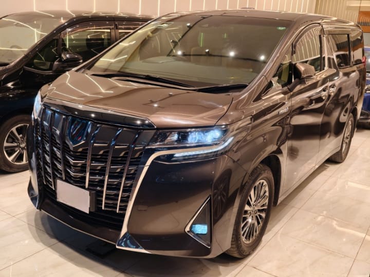 Toyota Alphard Rent in Dhaka